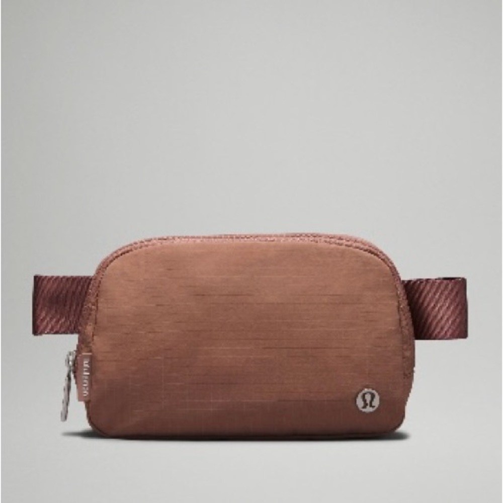Lululemon Everywhere Belt Bag 1L - Twilight Rose
